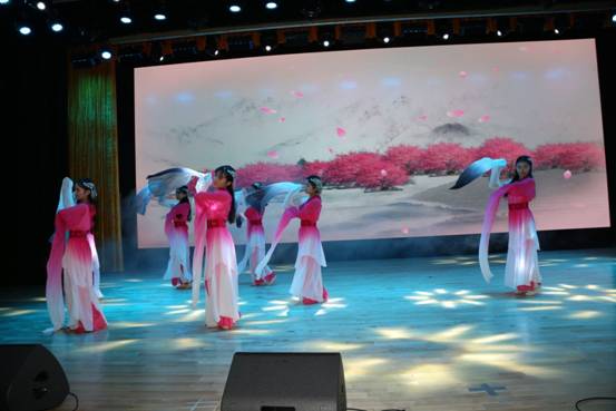 C:/Documents and Settings/Administrator/桌面/元旦晚会/I63A9231.JPG